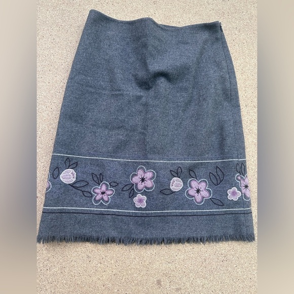 Floral Embroidered Gray Skirt Ann Taylor Wool Size 2 - Picture 1 of 7